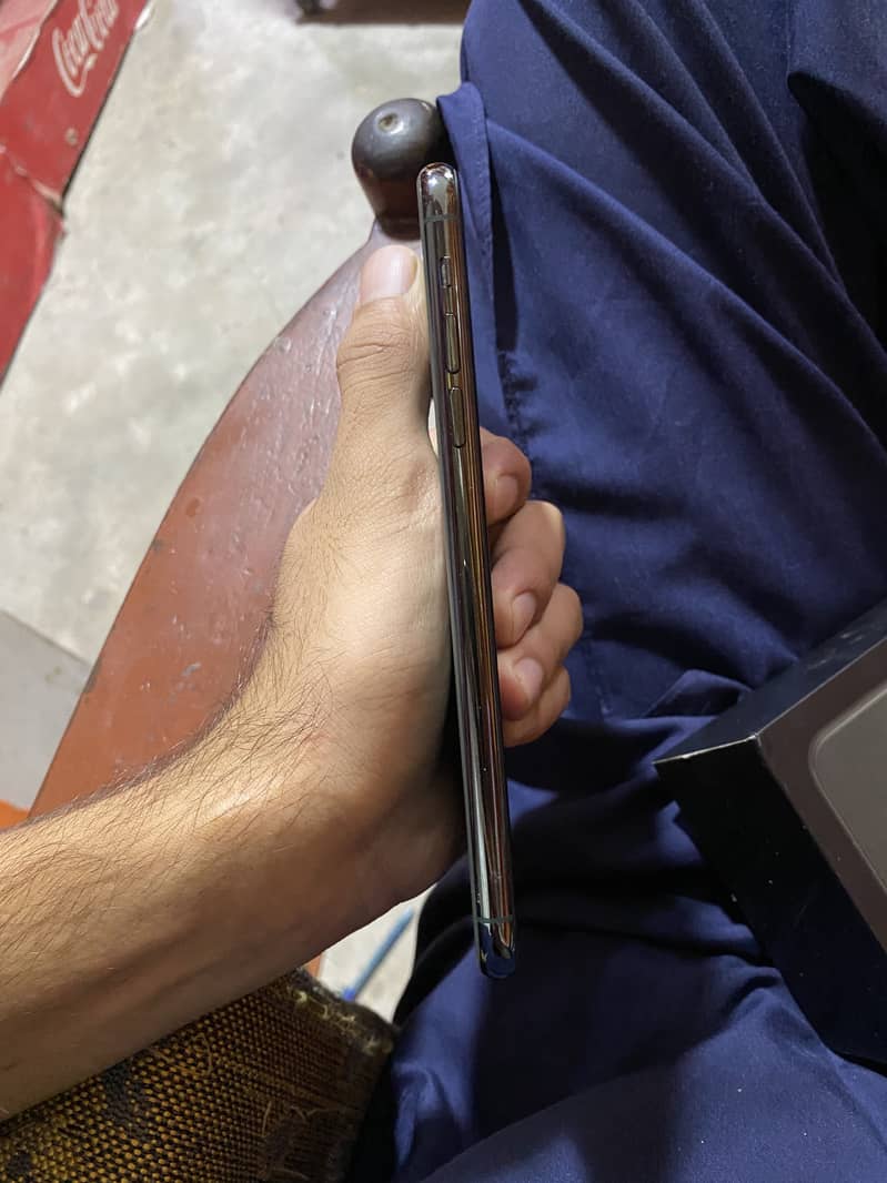 Apple iPhone 11 Pro Max 1