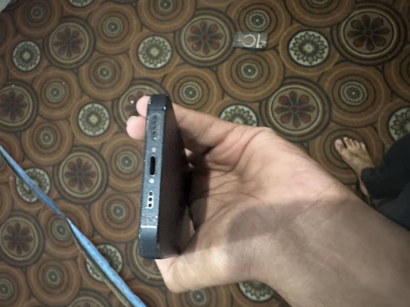 Apple iPhone 13 4
