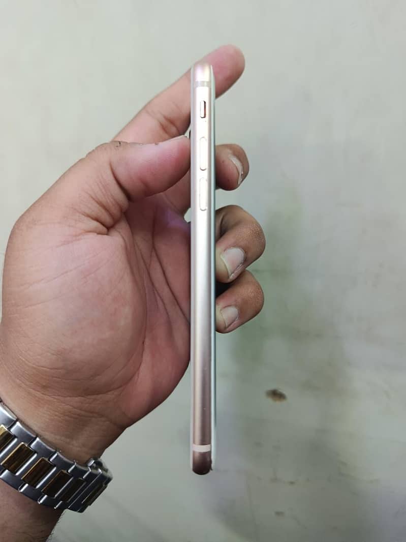 Apple iPhone 8 4