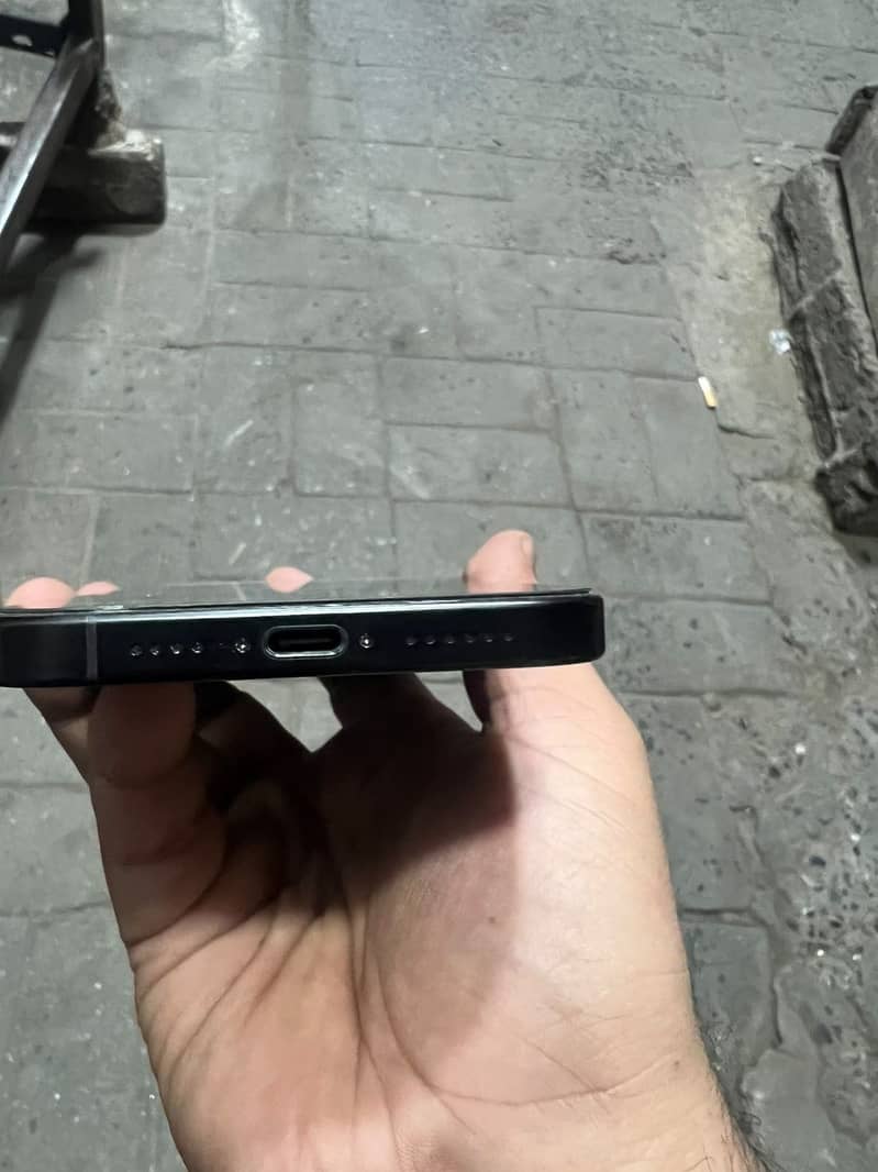 Apple iPhone 16 Pro Max 2