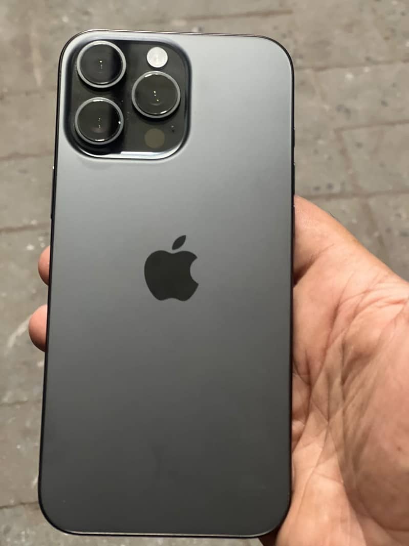 Apple iPhone 16 Pro Max 3