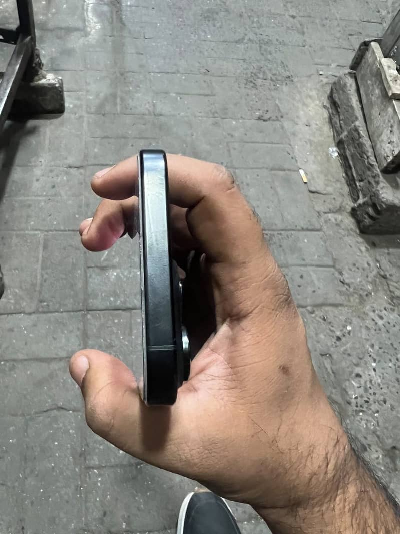 Apple iPhone 16 Pro Max 5