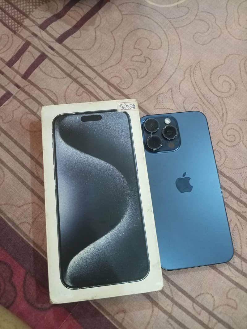 Apple iPhone 15 Pro Max 2