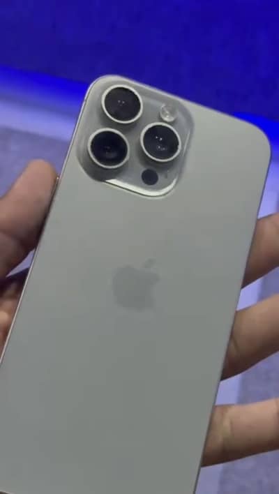 Apple iPhone 15 Pro Max Minor Dot