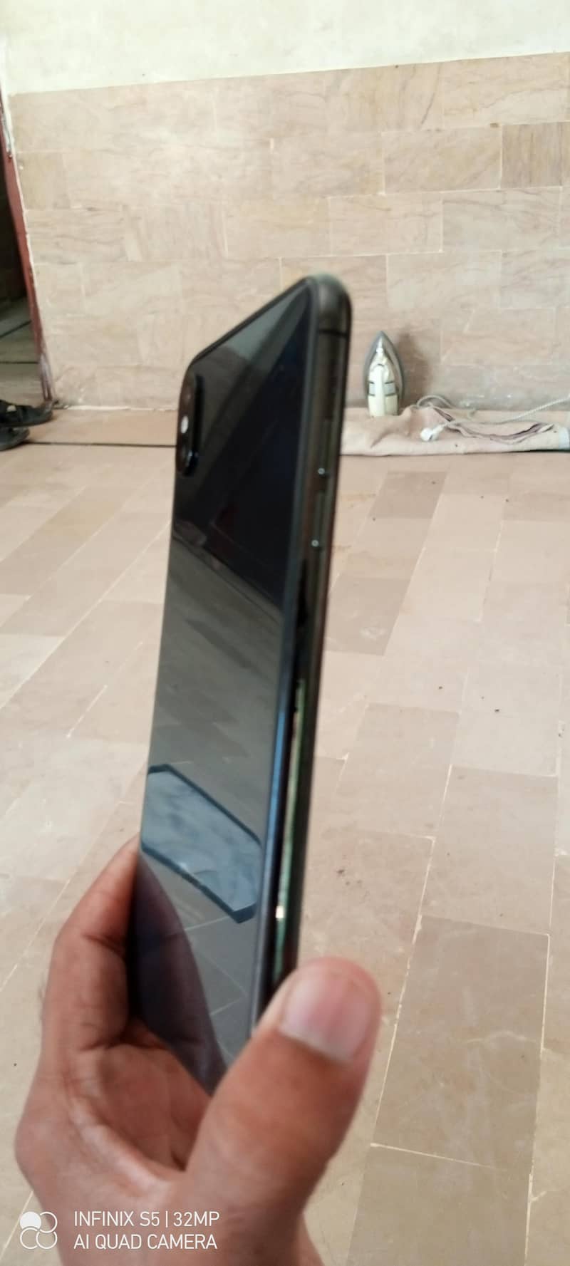 Apple iPhone XS Max 1
