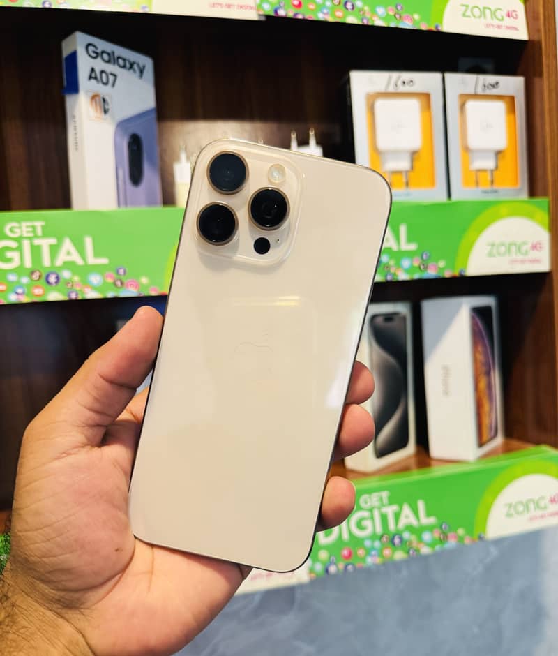 Apple iPhone 16 Pro Max 0