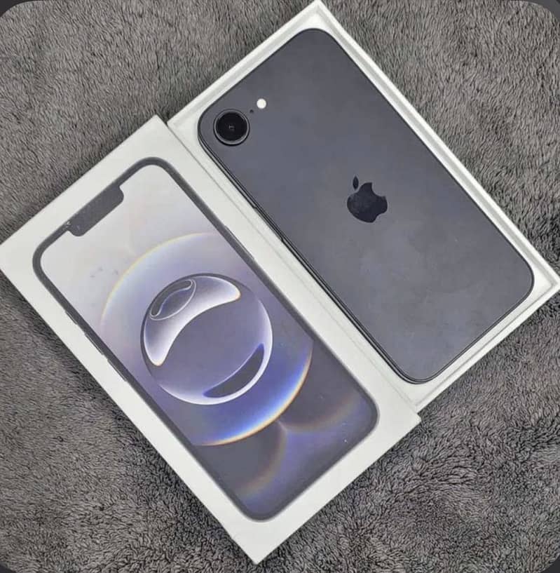 Apple iPhone 16e 0