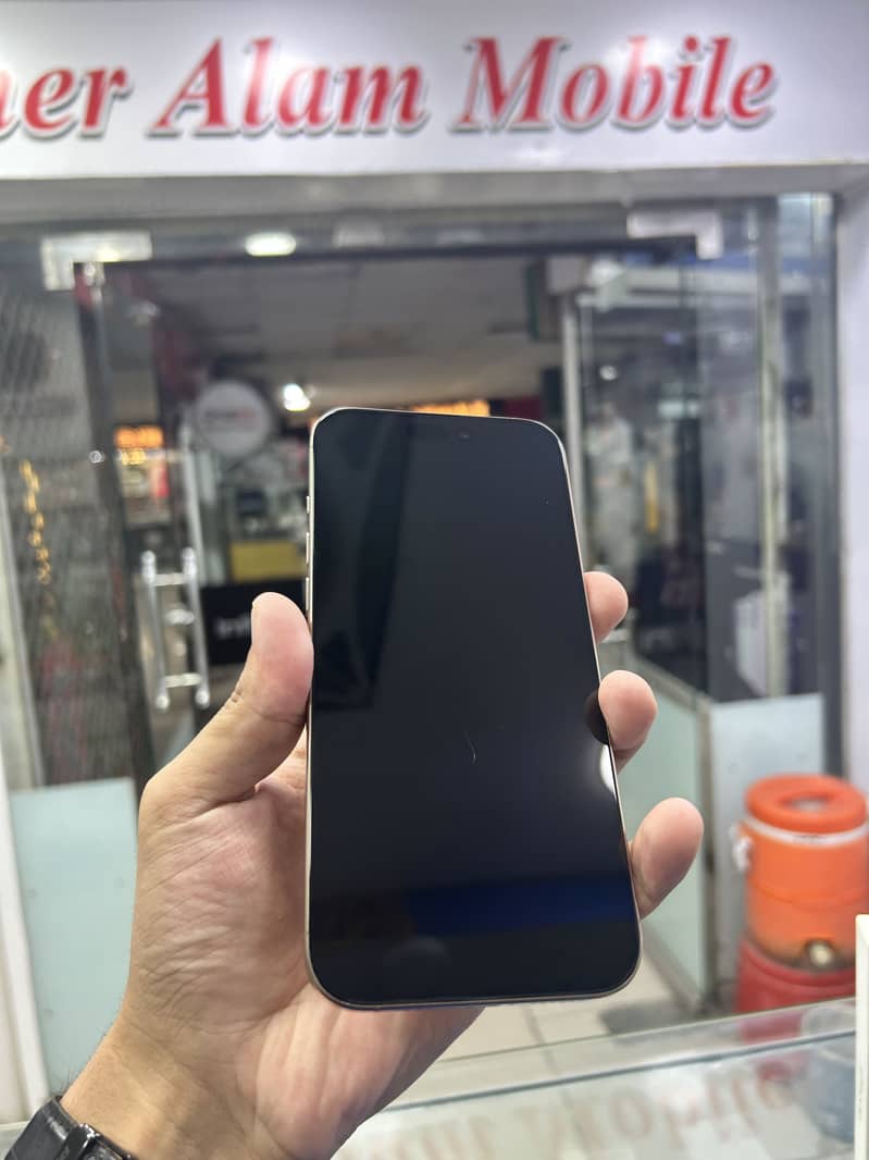 Apple iPhone 16 Pro Max 1