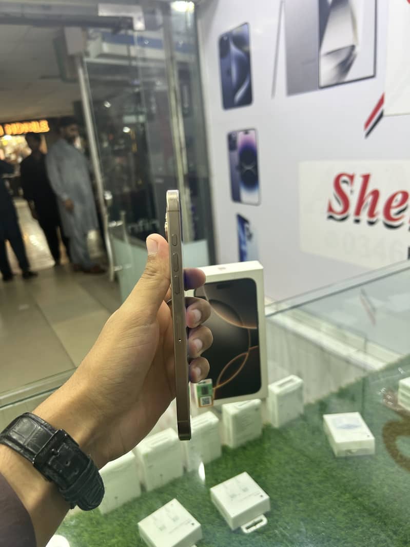 Apple iPhone 16 Pro Max 6