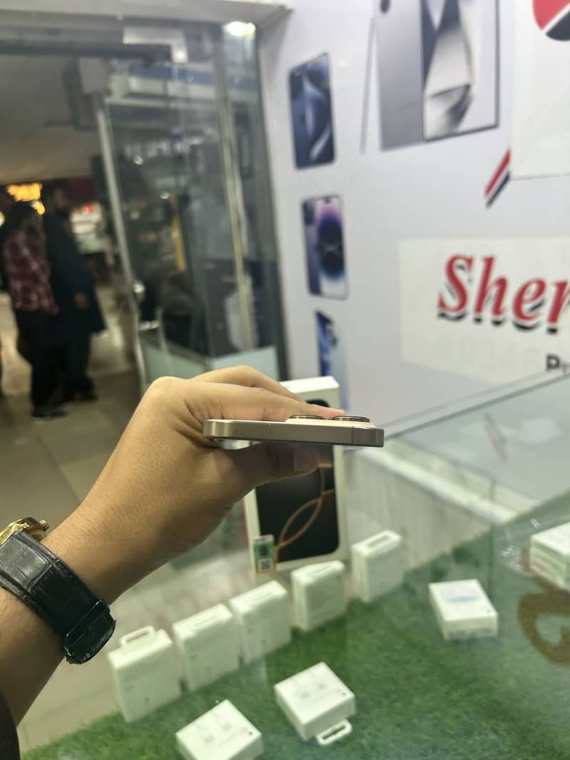 Apple iPhone 16 Pro Max 7