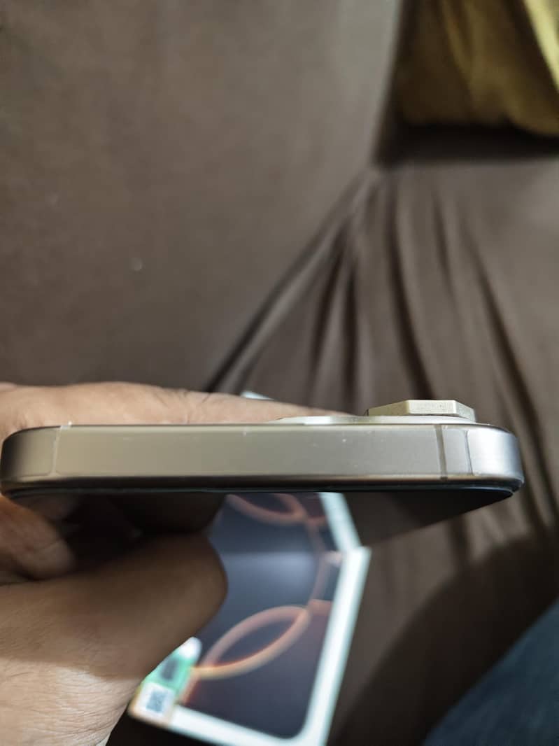 Apple iPhone 16 Pro Max 1