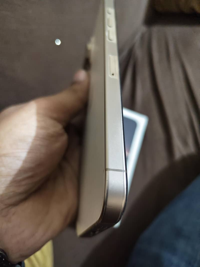 Apple iPhone 16 Pro Max 4