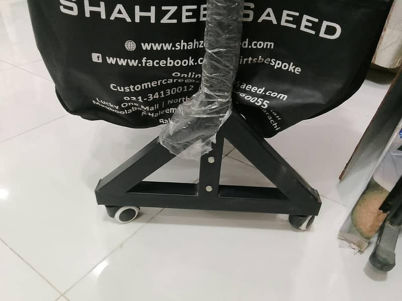 clothes hanging stand 2