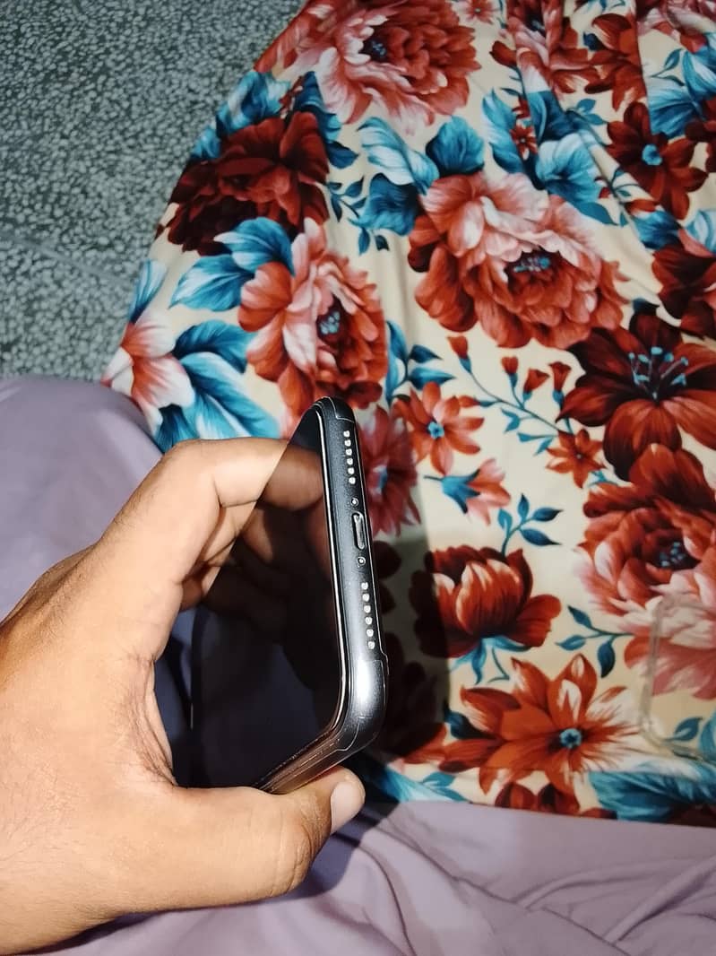 Apple iPhone 11 3