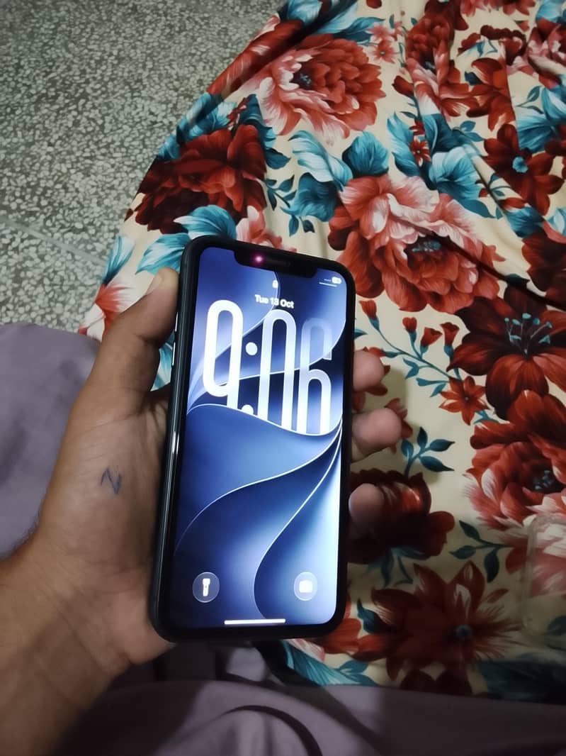 Apple iPhone 11 4