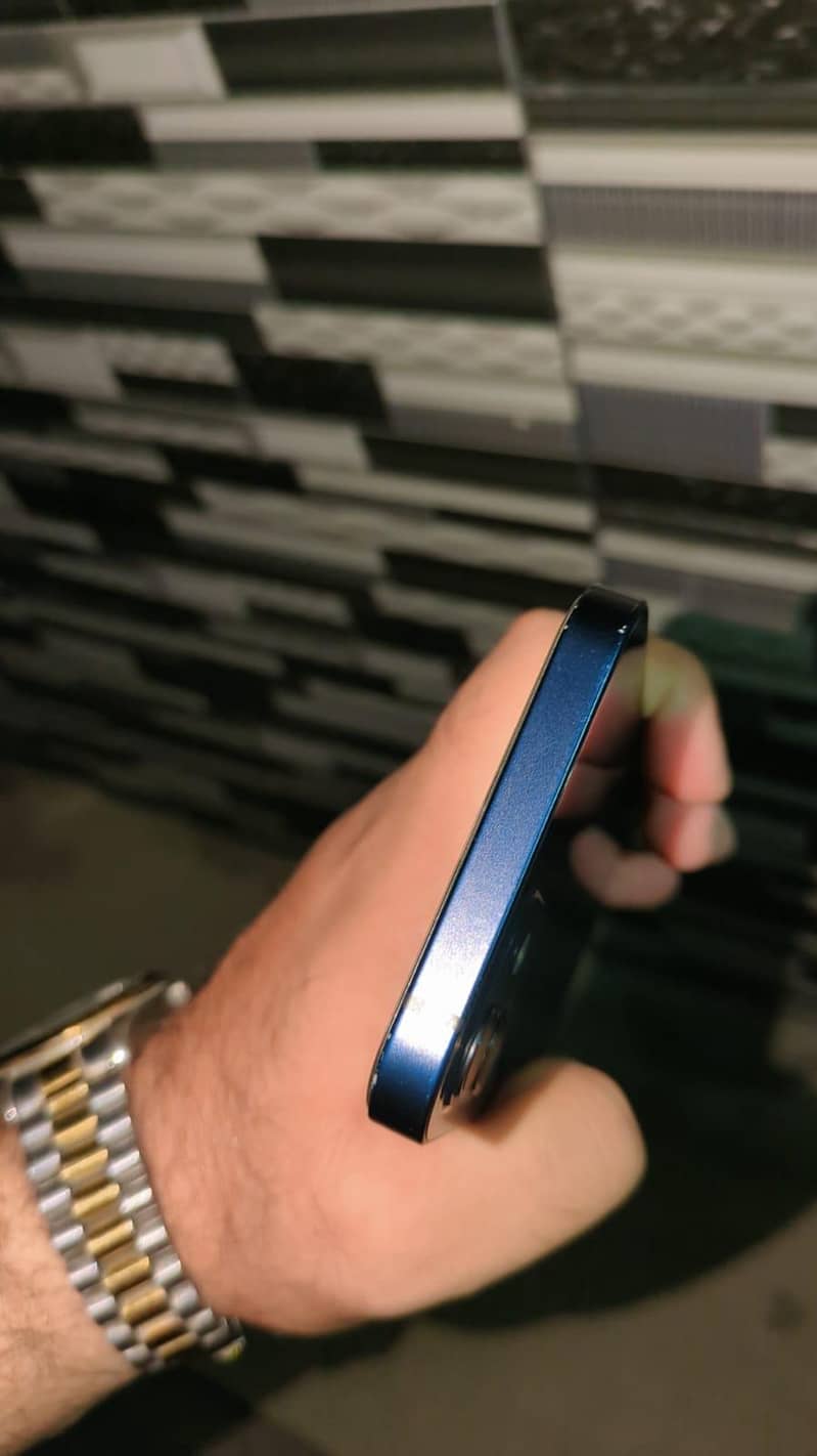 Apple iPhone 12 1