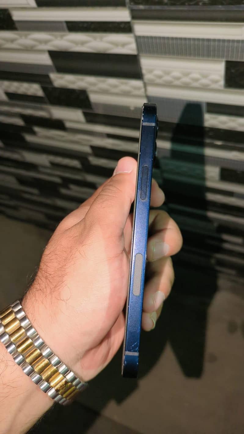 Apple iPhone 12 3