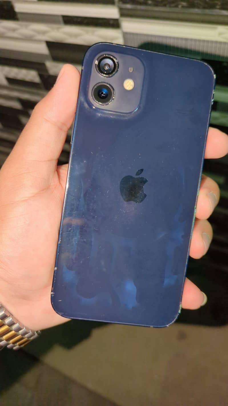 Apple iPhone 12 4