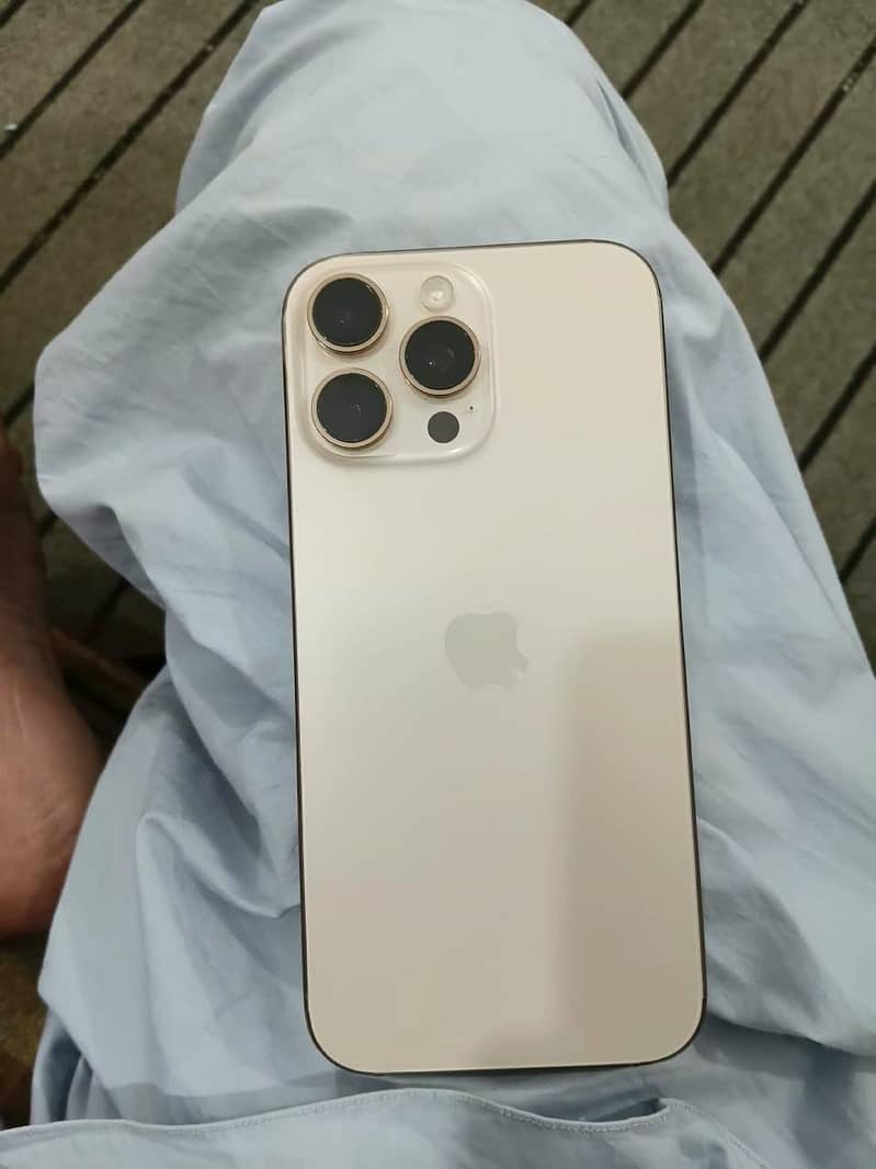 Apple iPhone 16 Pro Max 0