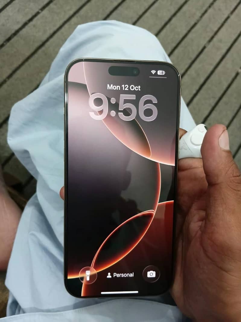 Apple iPhone 16 Pro Max 2