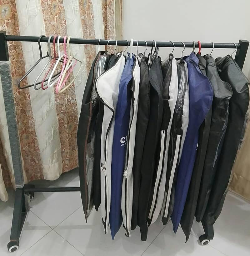 clothes hanging stand 0