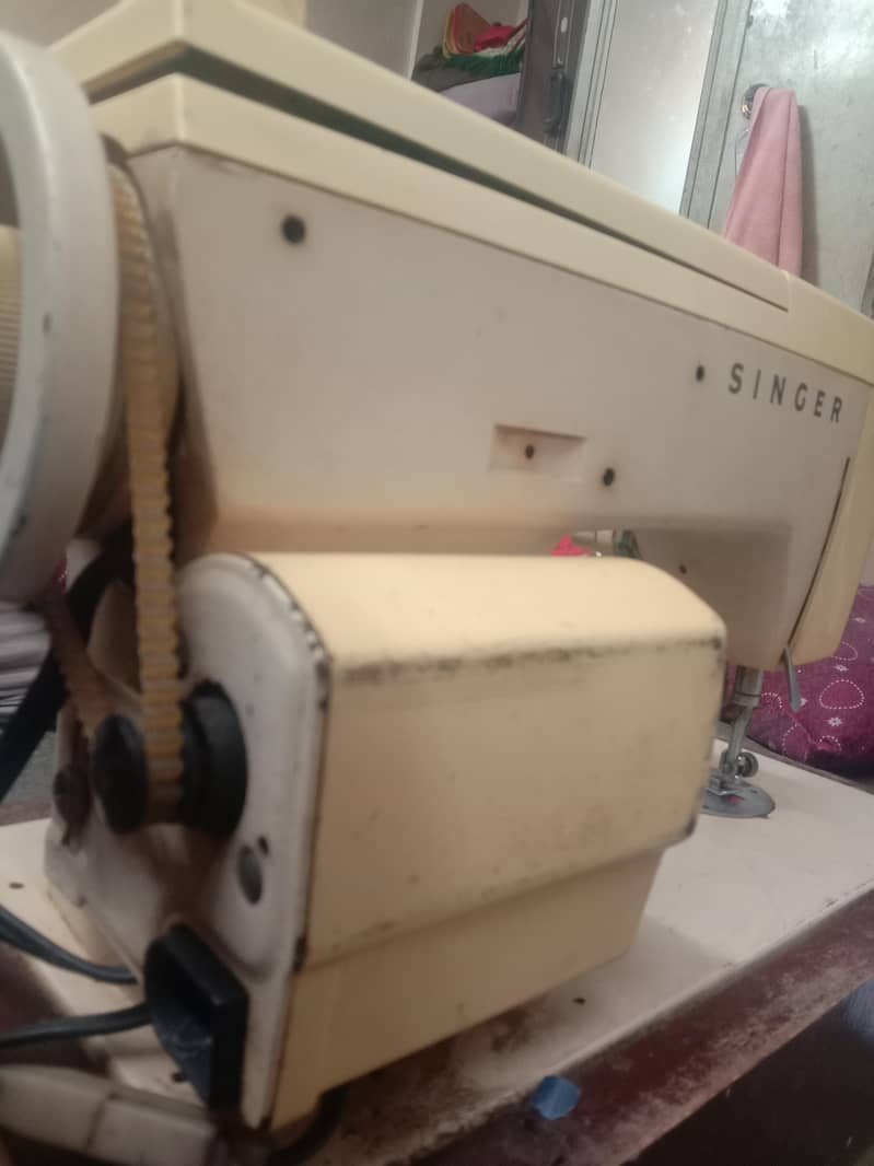 bohat achi machine hey har tarah ki silaey ho jati hey peeko waghaira ...
