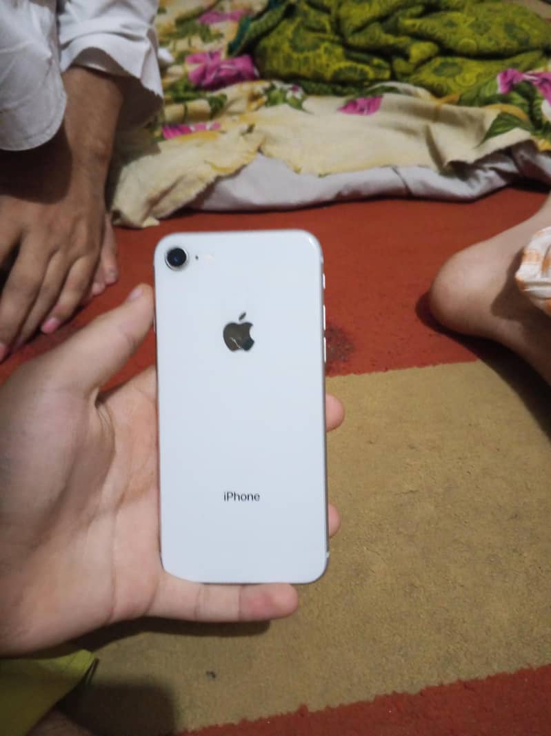 Apple iPhone 8 0