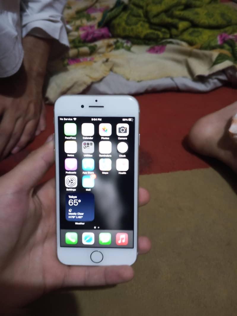 Apple iPhone 8 1