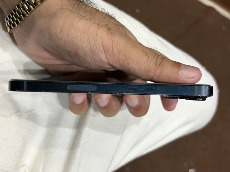 Apple iPhone 13 jv 4