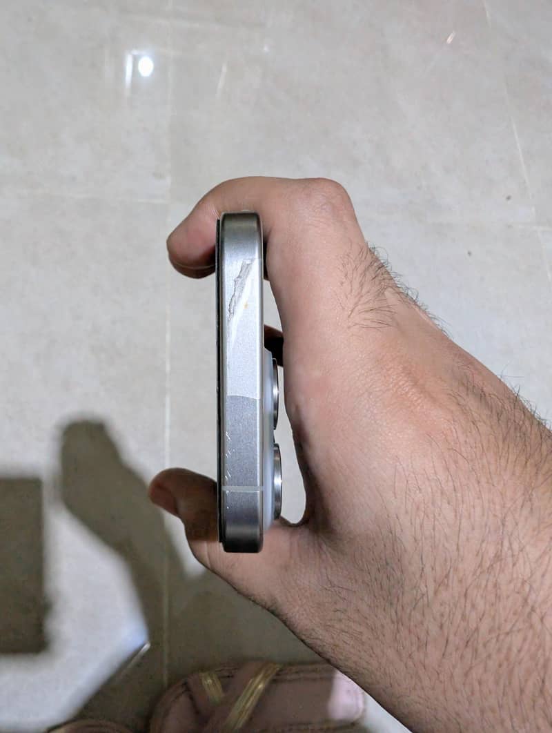 Apple iPhone 15 Pro 2