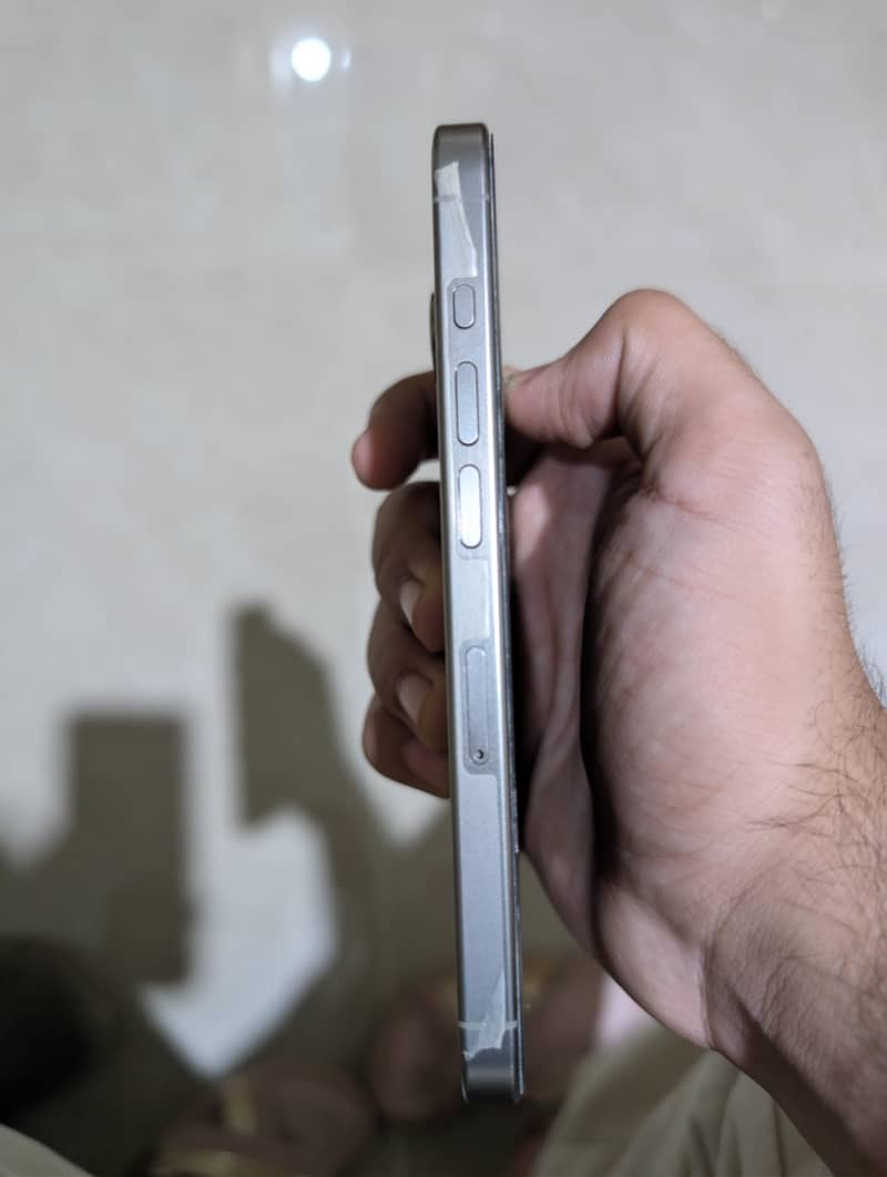 Apple iPhone 15 Pro 3