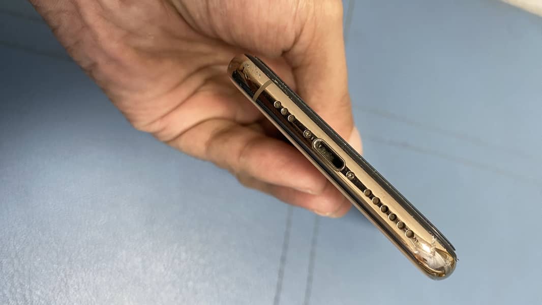 Apple iPhone XS 3