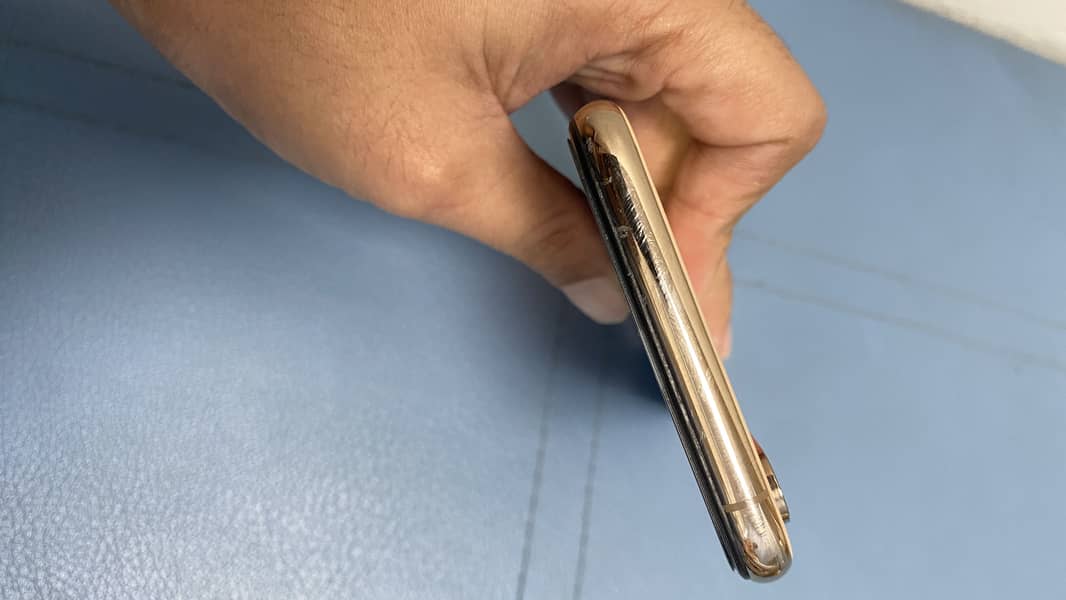 Apple iPhone XS 5