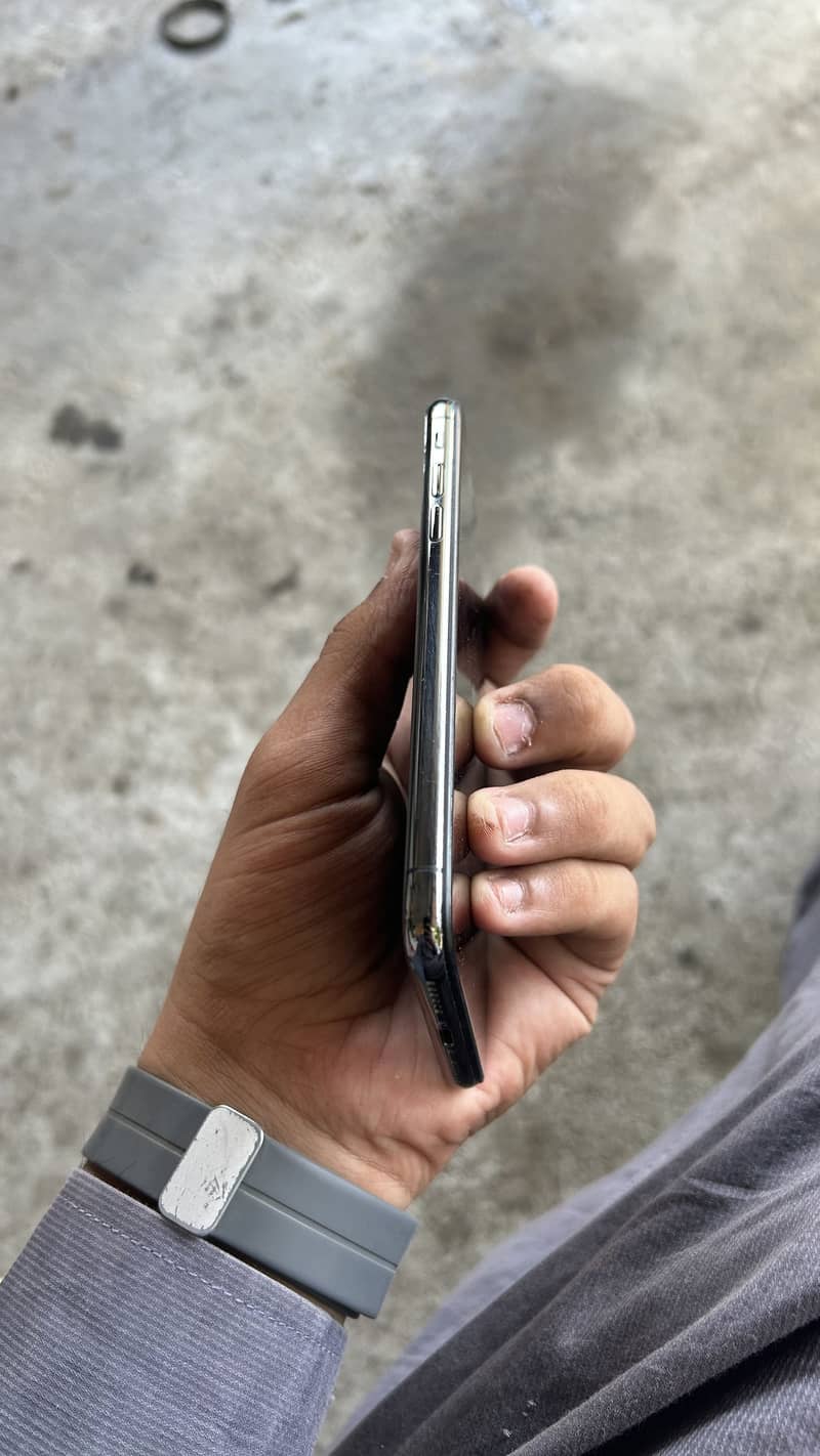 Apple iPhone X 3
