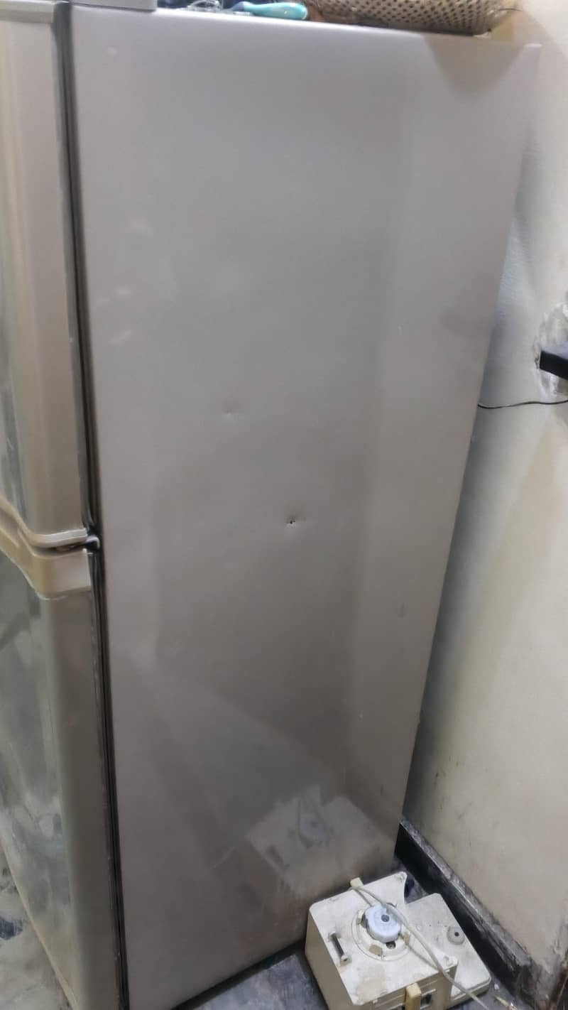 Dawlance Refrigerator Medium Size 1