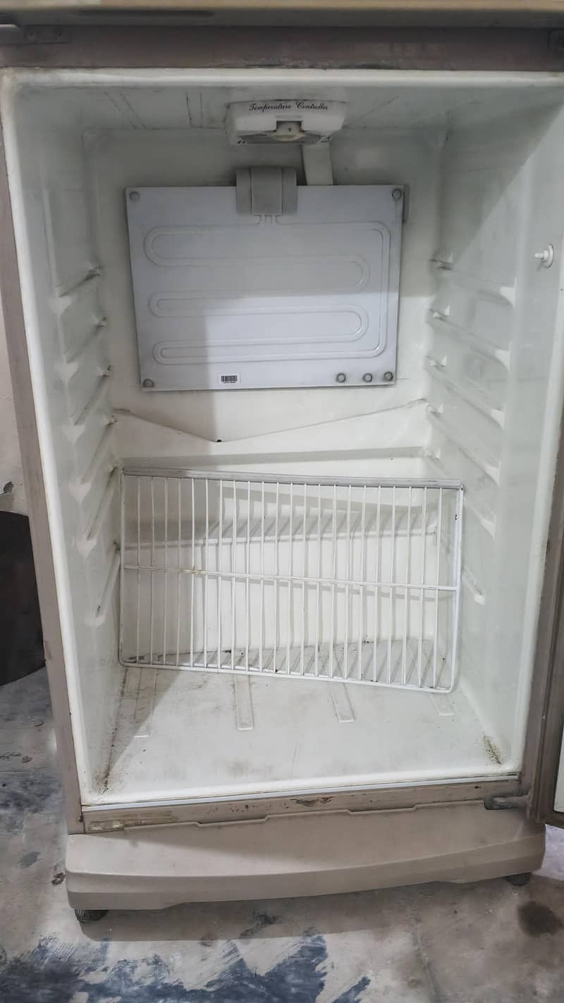 Dawlance Refrigerator Medium Size 2