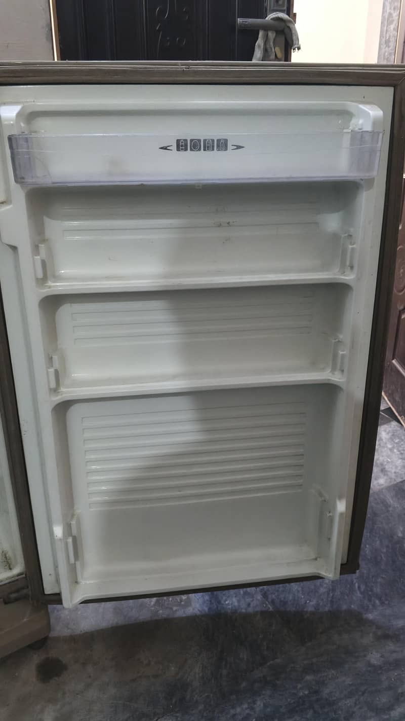 Dawlance Refrigerator Medium Size 3