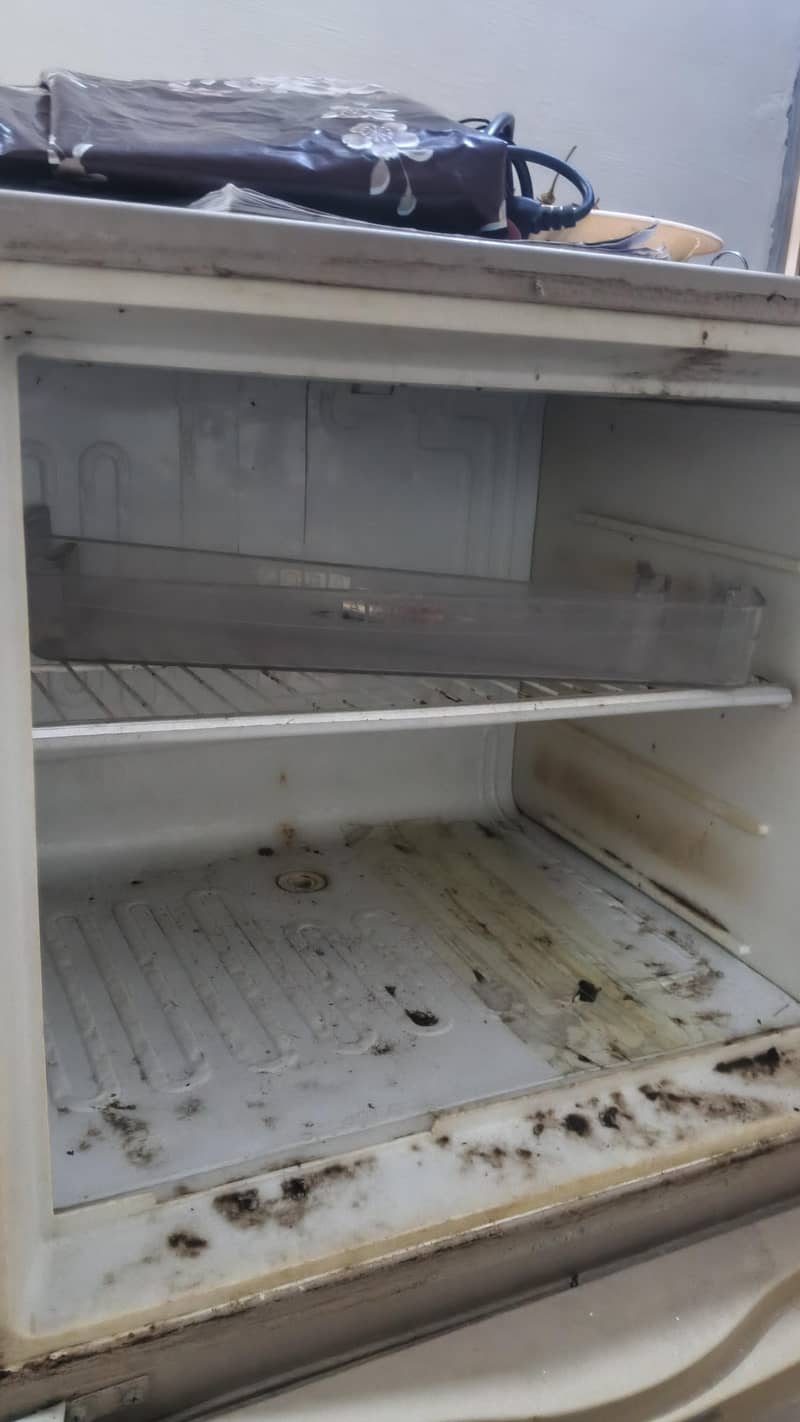 Dawlance Refrigerator Medium Size 4