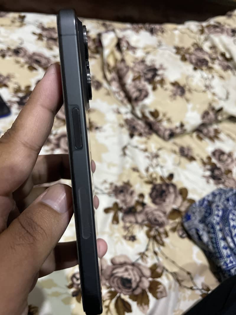 Apple iPhone 15 Pro 6