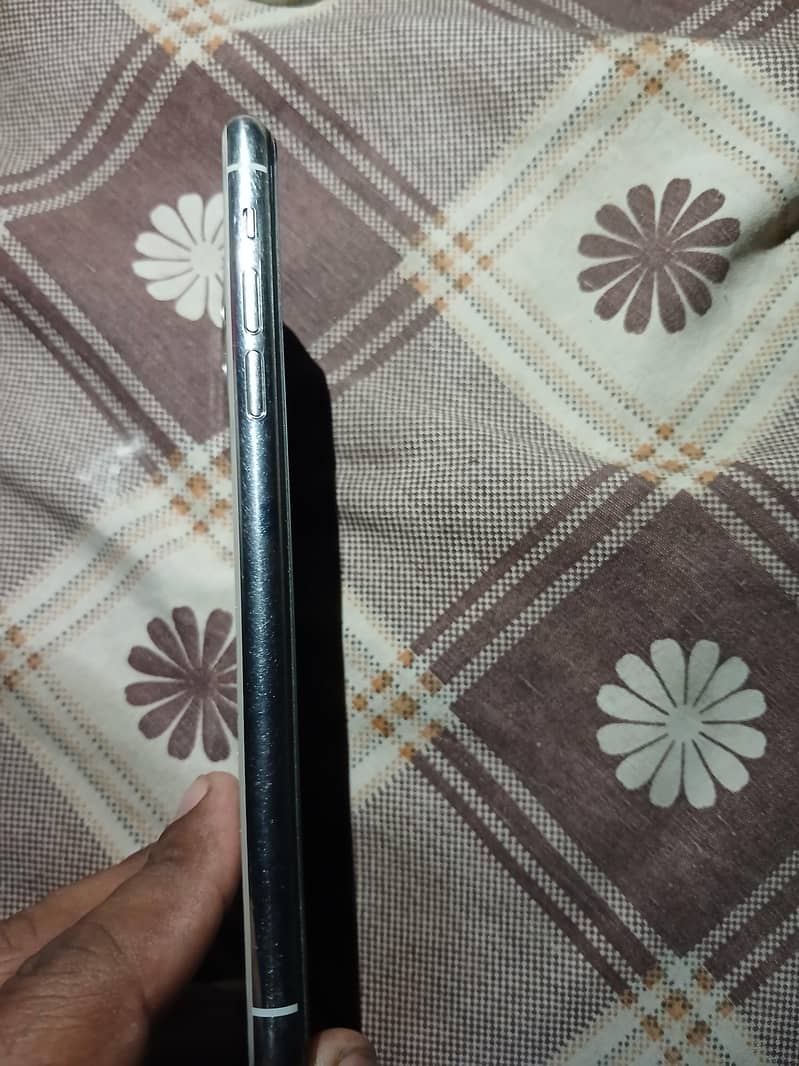 Apple iPhone 11 Pro Max 6