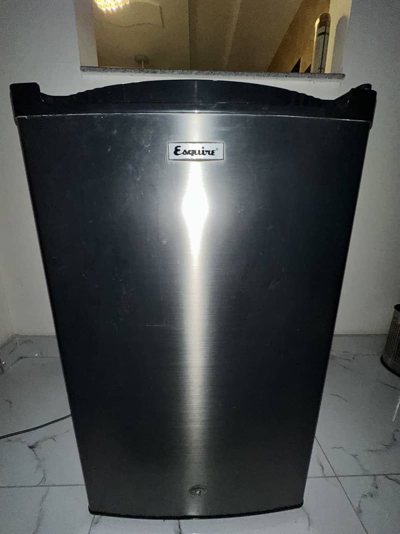 Mini bar fridge 3