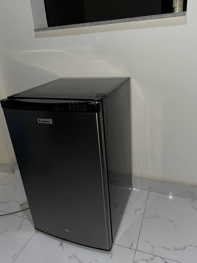Mini bar fridge 6