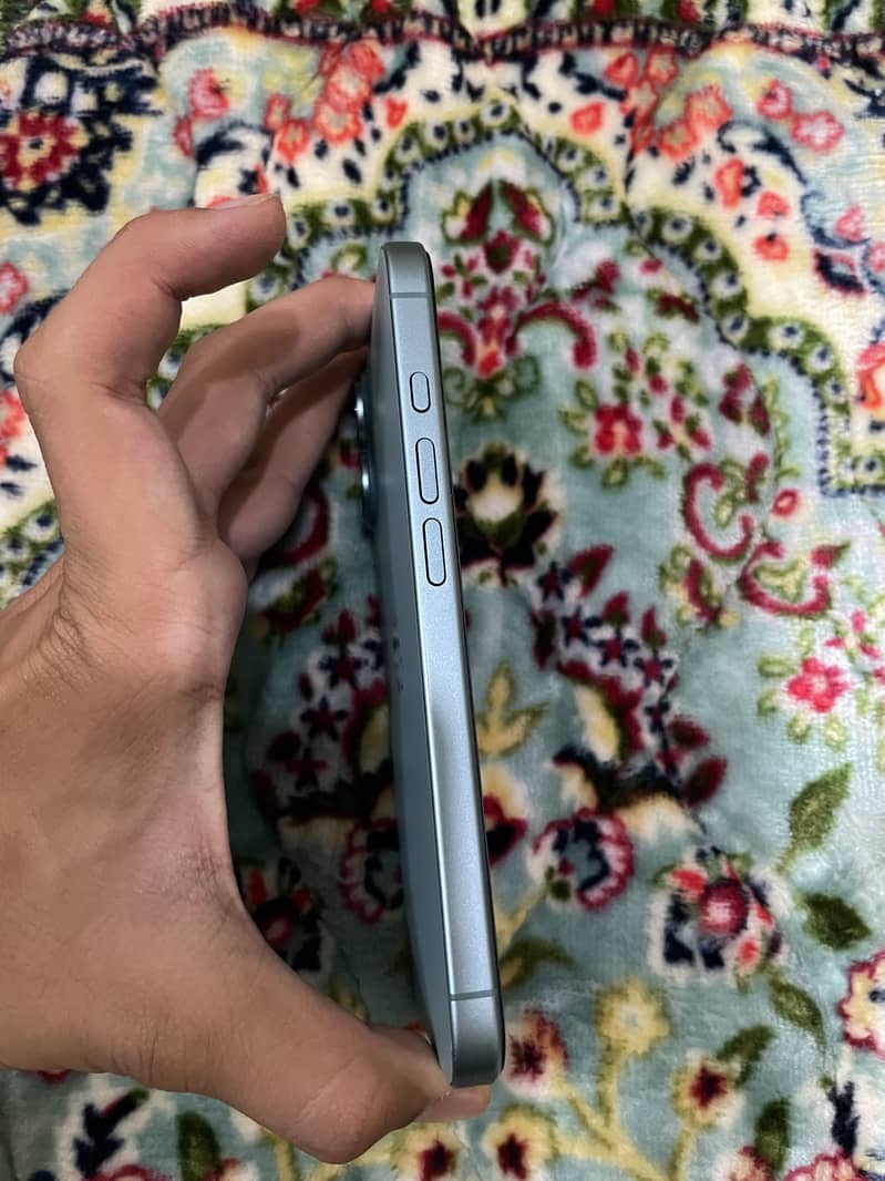 Apple iPhone 16 2