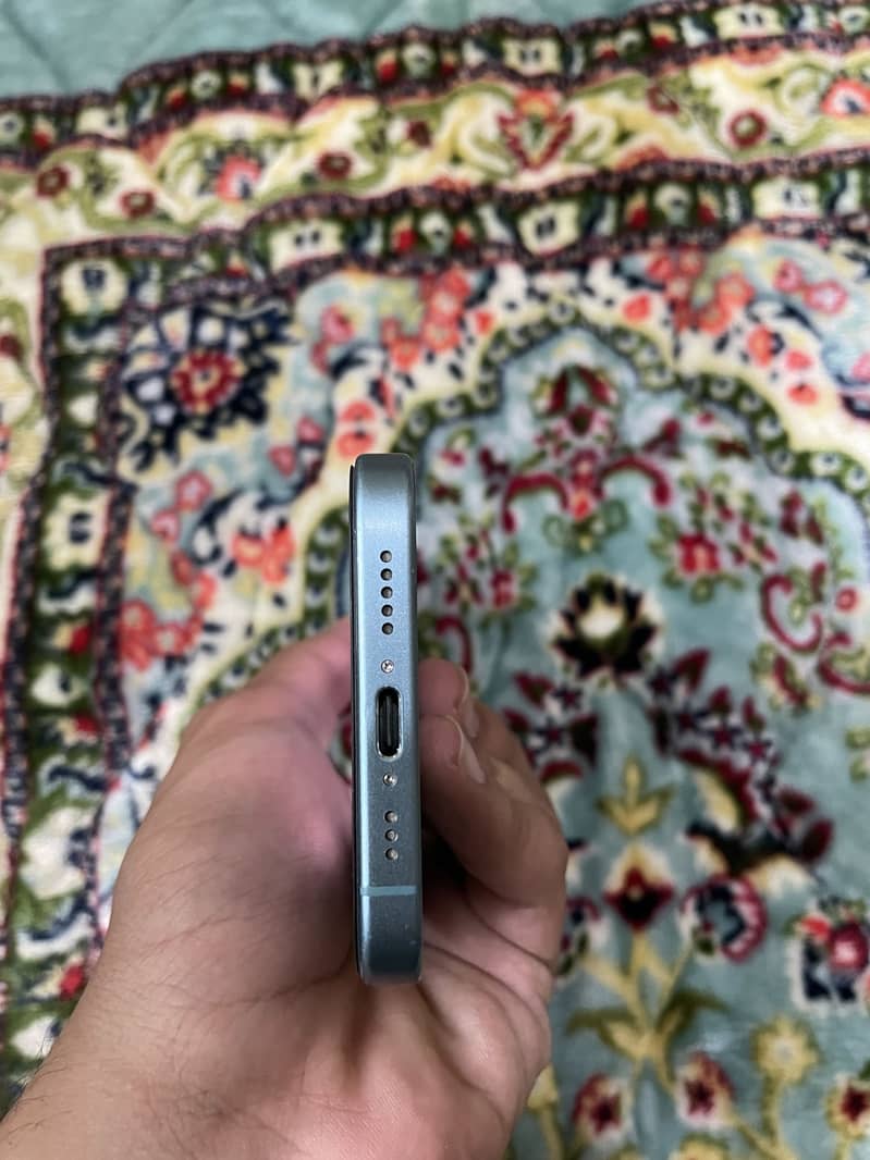 Apple iPhone 16 3