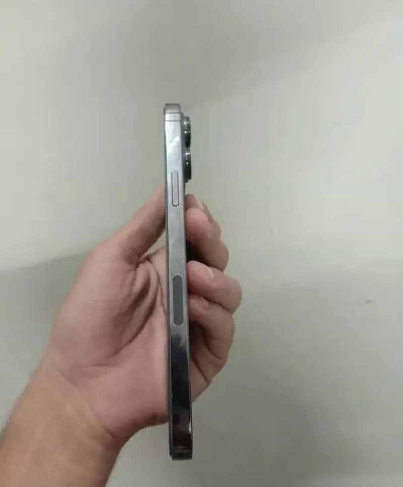 Apple iPhone 13 Pro Max 0