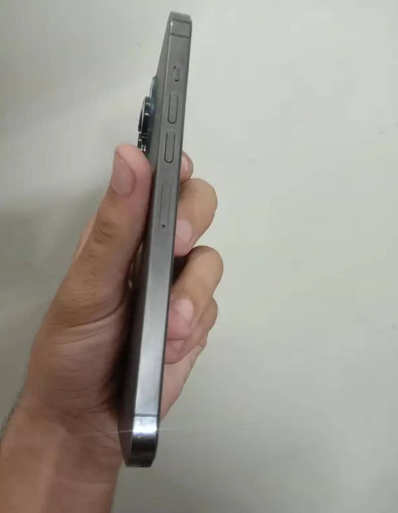Apple iPhone 13 Pro Max 4