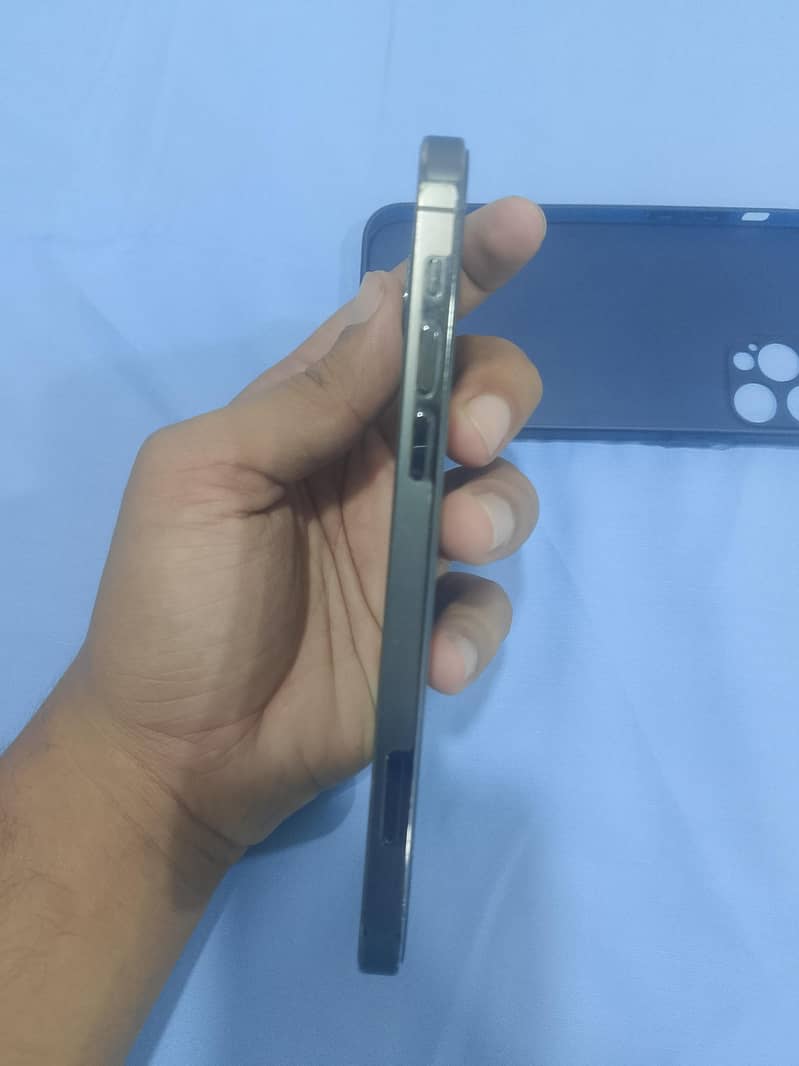 Apple iPhone 12 Pro 1