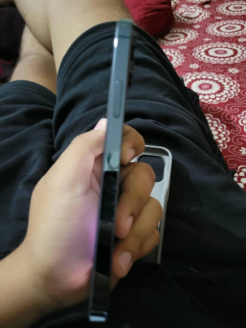 Apple iPhone 12 0