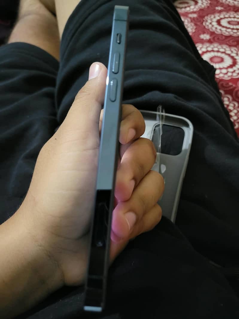 Apple iPhone 12 2