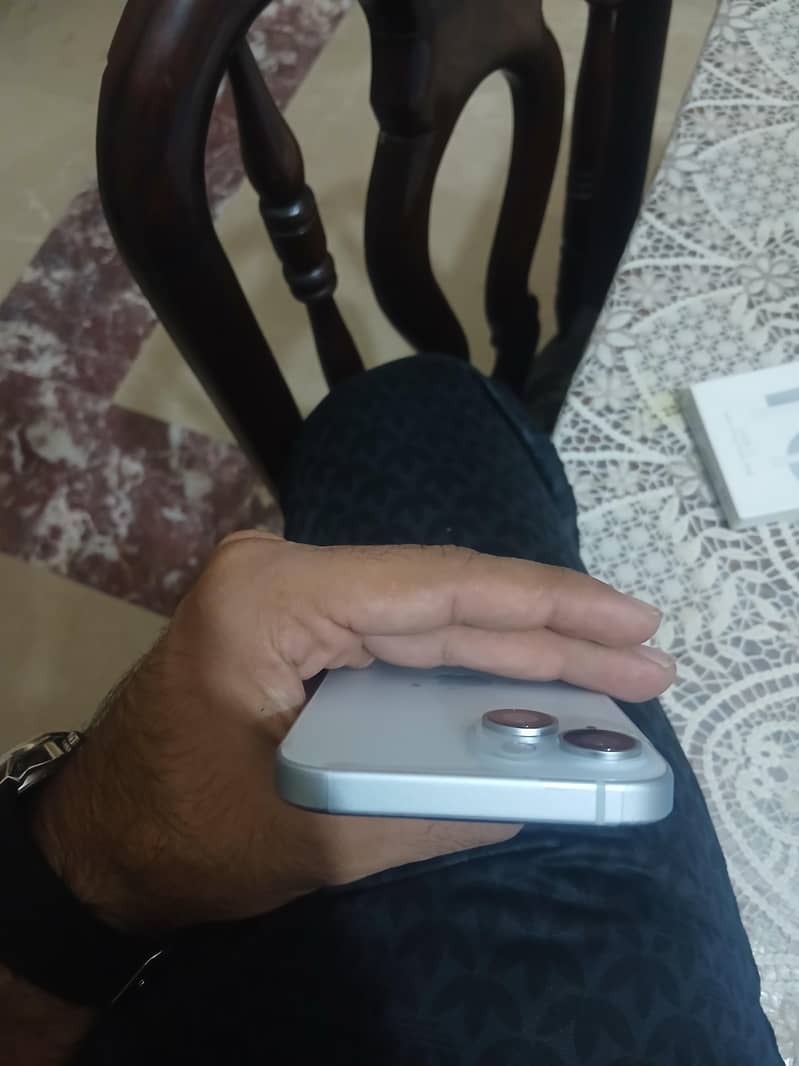Apple iPhone 15 4